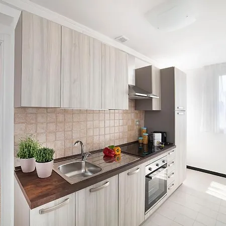 Libeccio - Uno Sguardo Sui Tetti Pietra Ligure