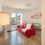 Libeccio - Uno Sguardo Sui Tetti Pietra Ligure